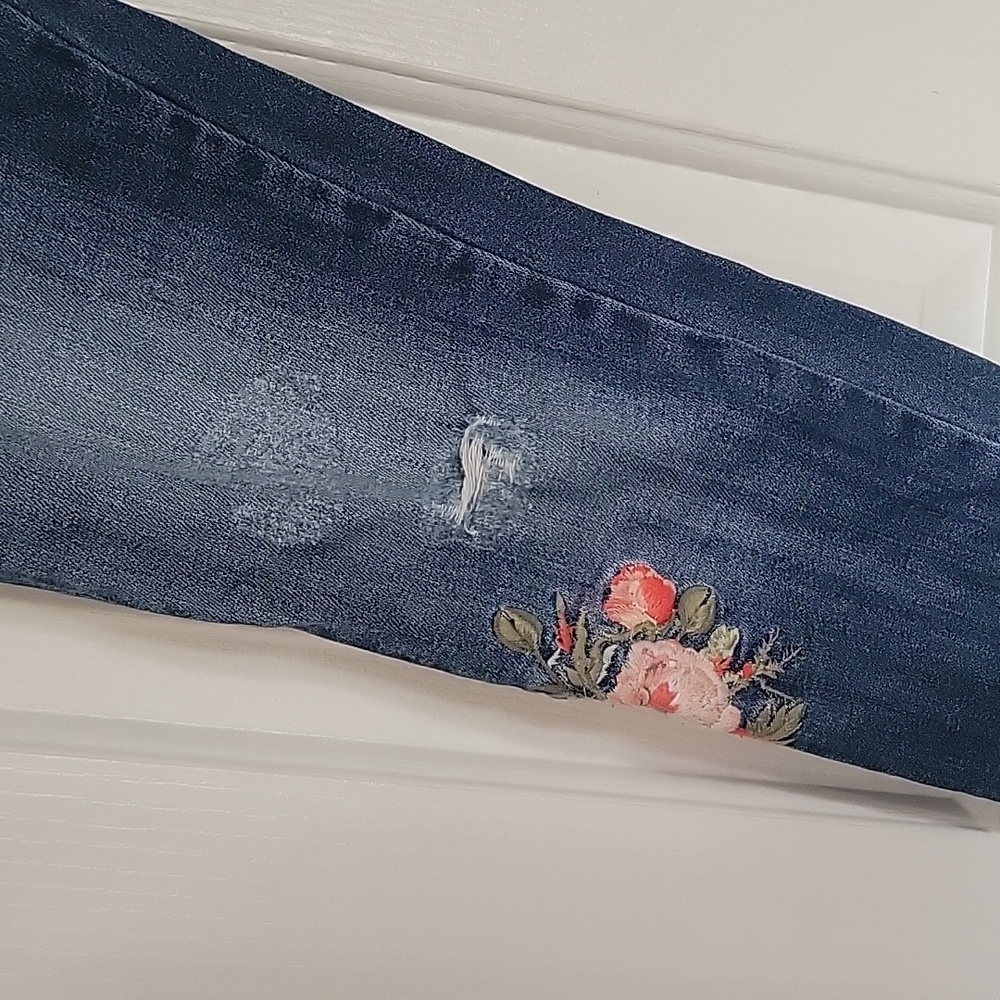 Driftwood Beau Embroidered Flowers Blue Jeans 25 Crops - Picture 3 of 8